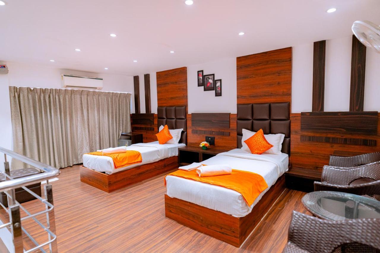 Отель Calangute Castle Bardez Экстерьер фото