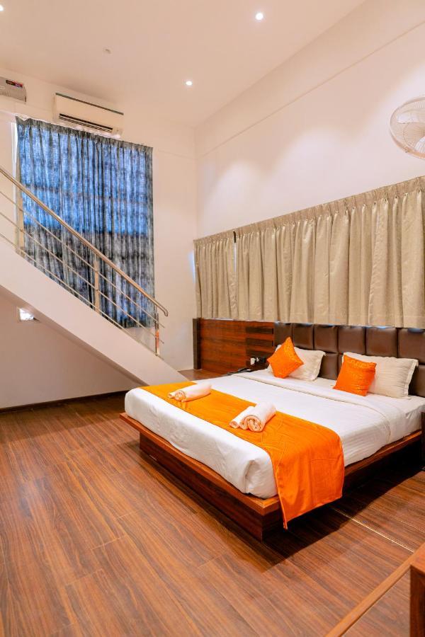 Отель Calangute Castle Bardez Экстерьер фото